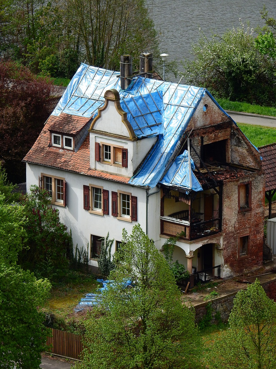 Comment choisir entre rénovation et démolition pour un projet immobilier